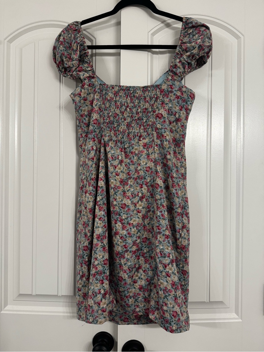 ASTR‎ Teal fuchsia ditsy puff sleeve mini dress size med. Preowned